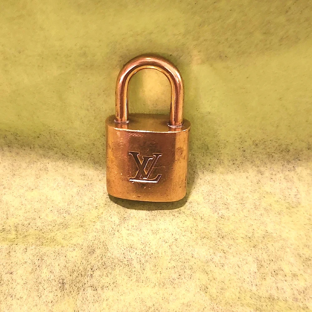 Louis Vuitton Lock No 332 NO KEY